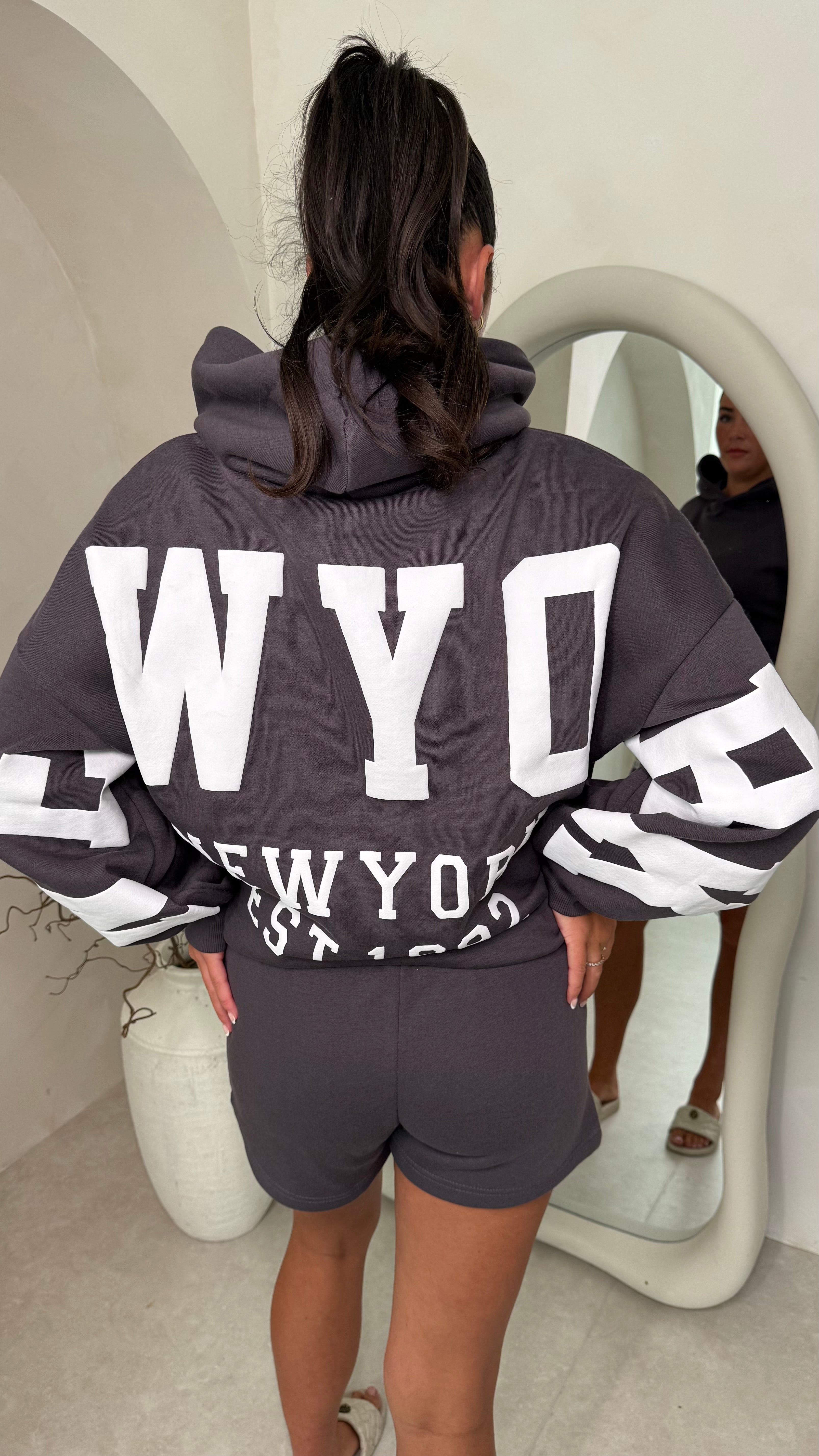 New York set in grey