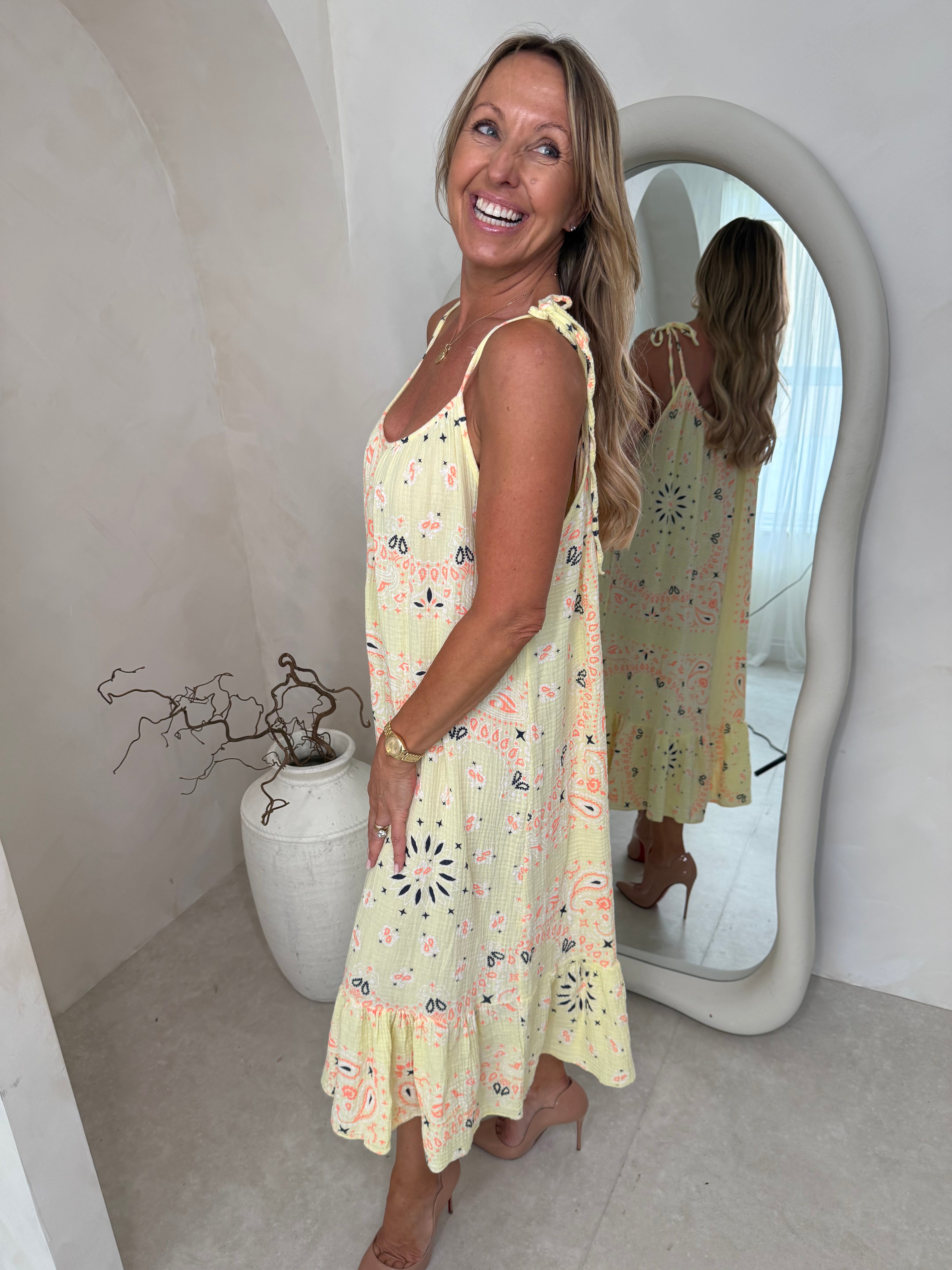 Hankie dress in lemon Main image