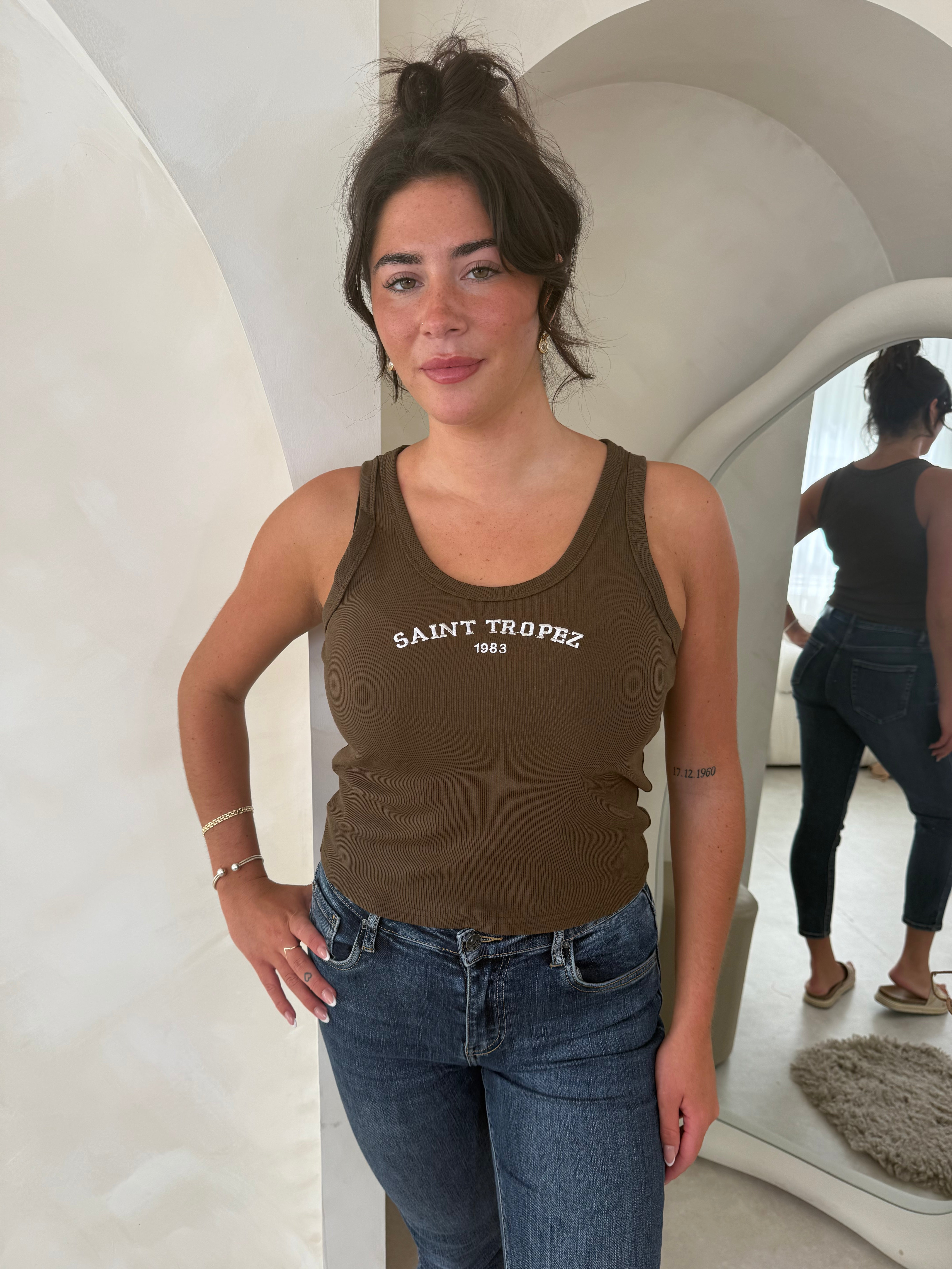 Saint Tropez vest in chocolate Secondary image