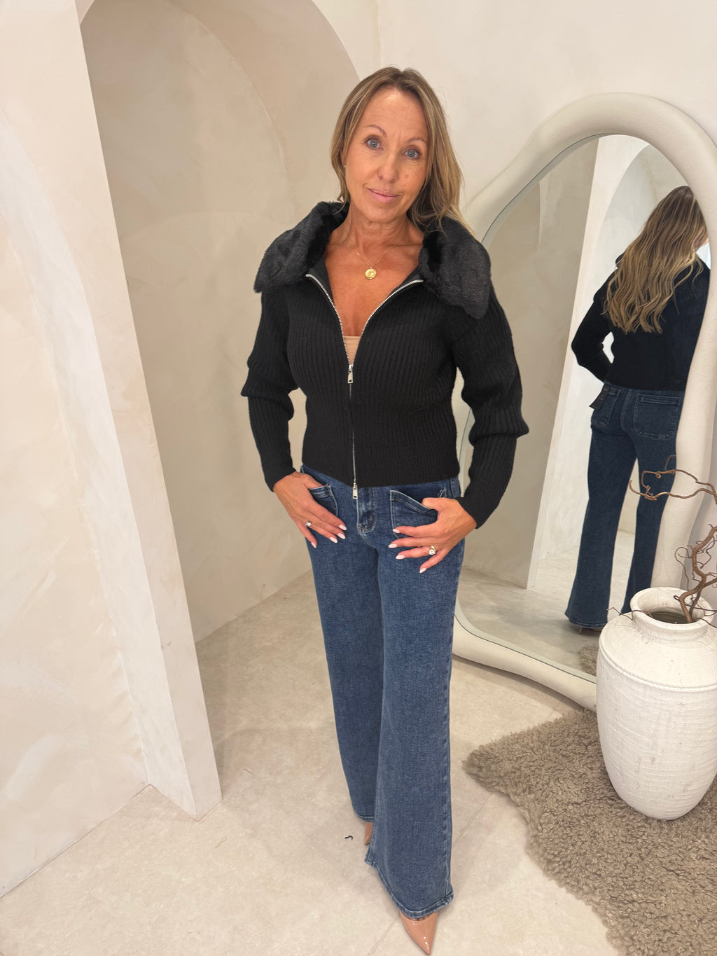 Ribbed cardigan with faux fur in black