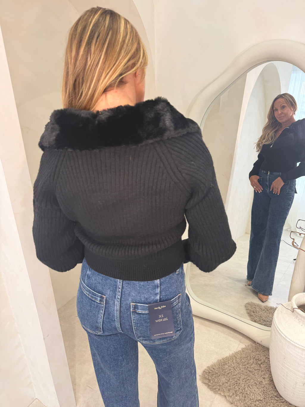 Ribbed cardigan with faux fur in black