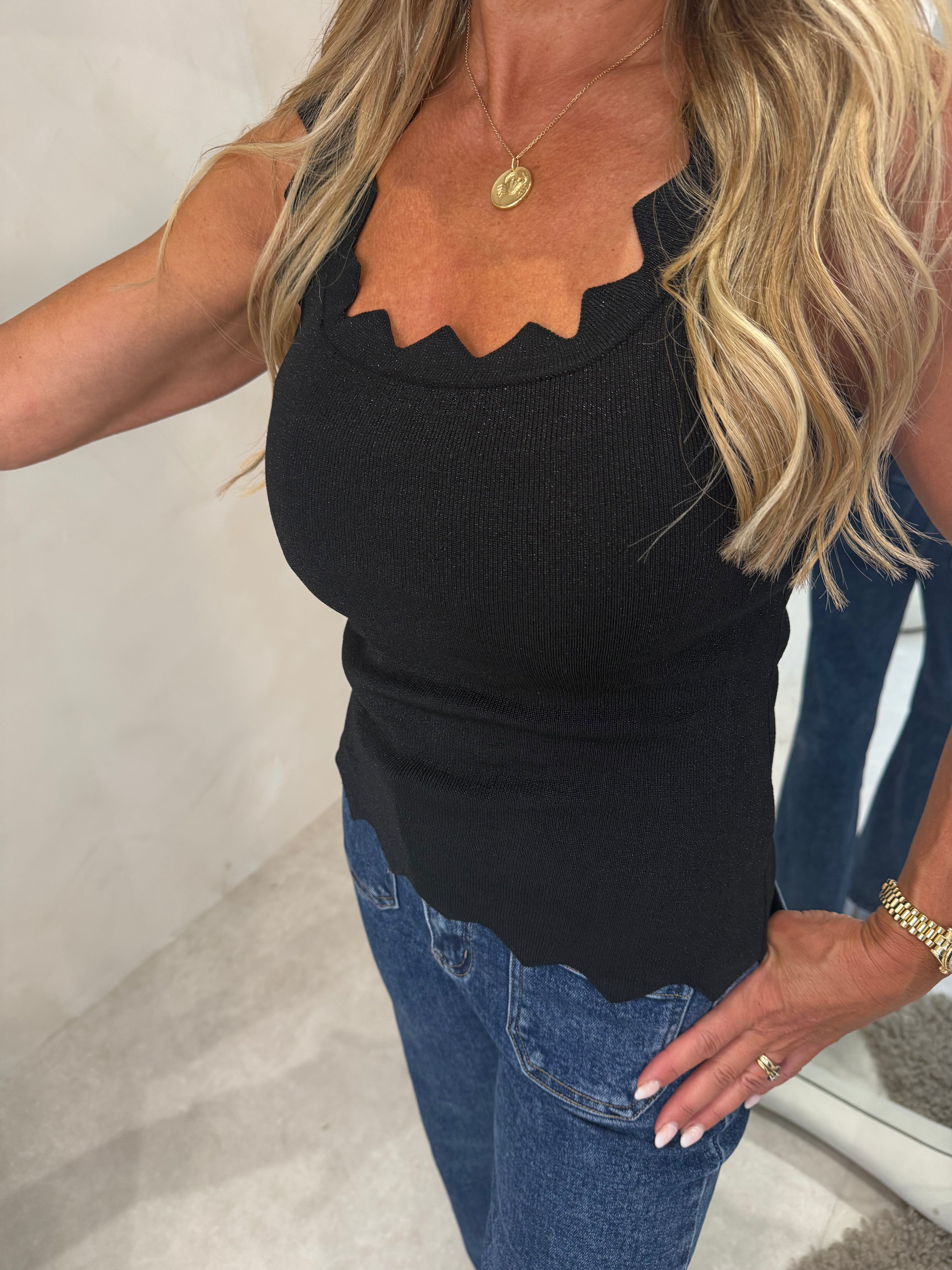 Ziggy top in black