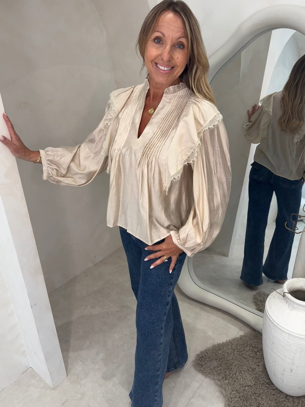 Frill blouse in cream