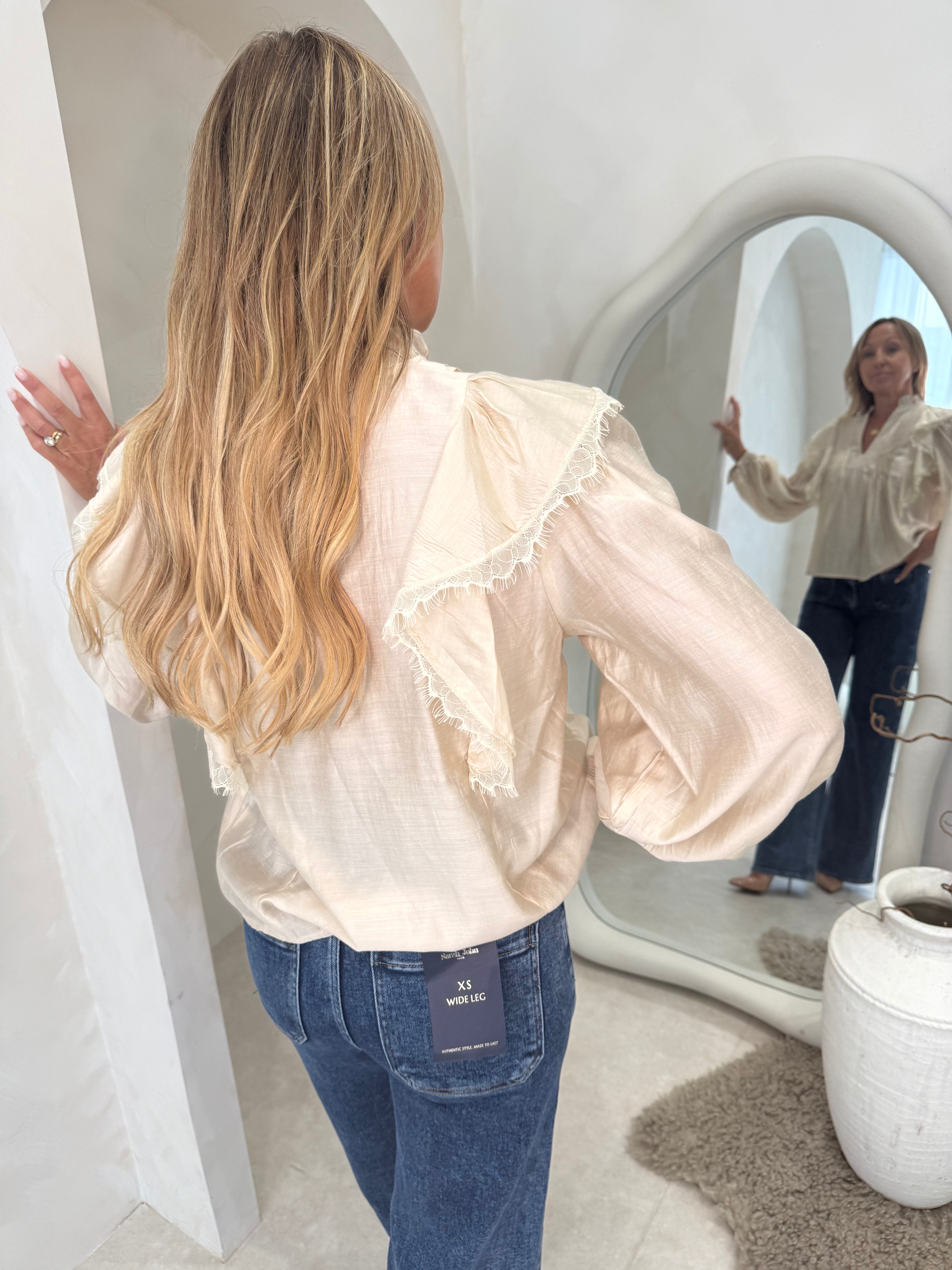 Frill blouse in cream