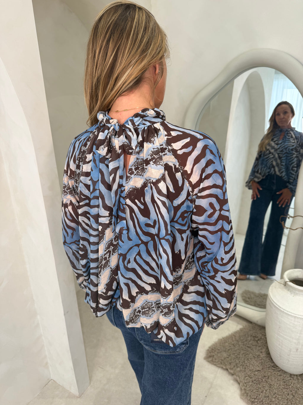 Geo blouse in blue