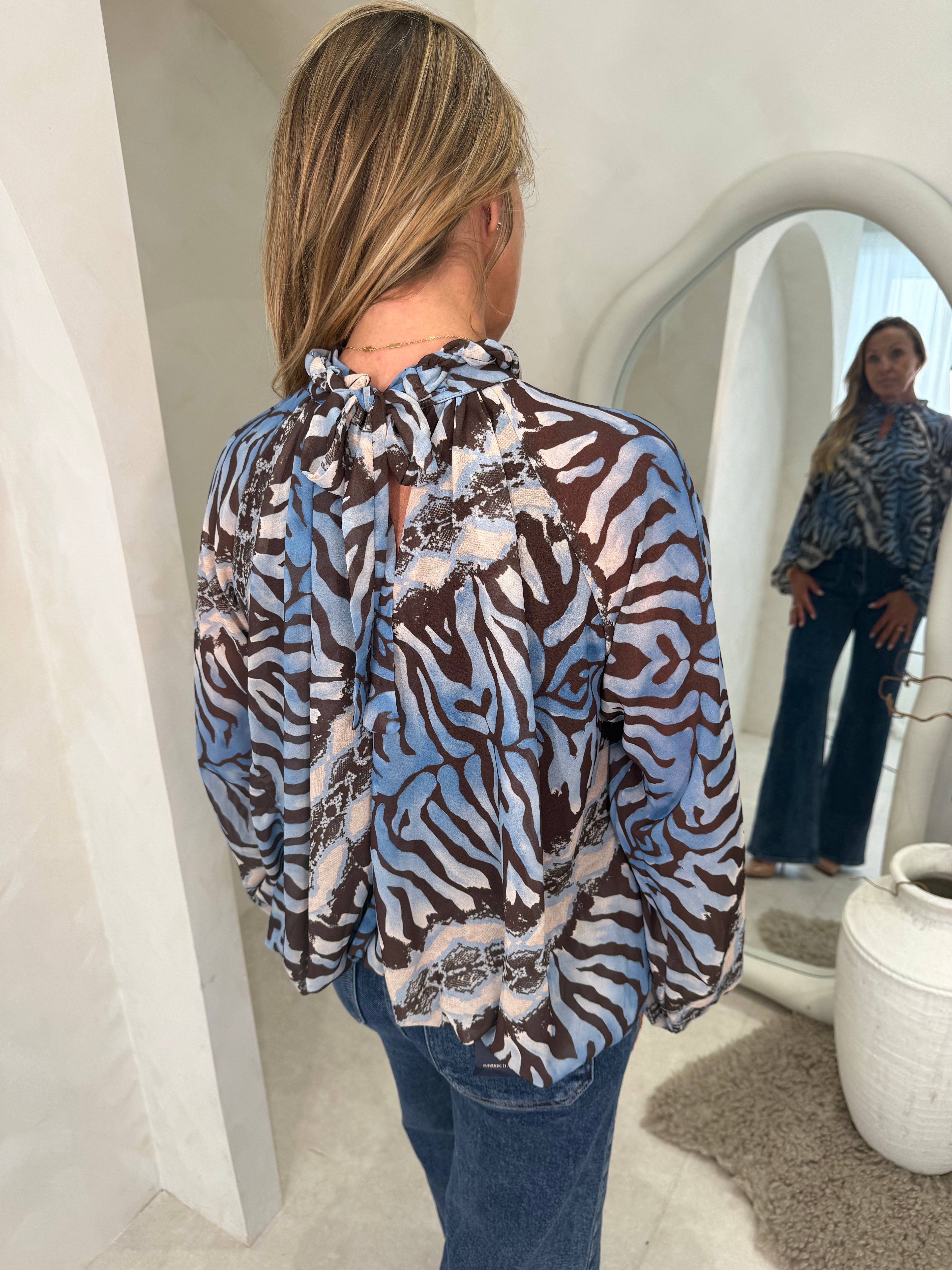 Geo blouse in blue