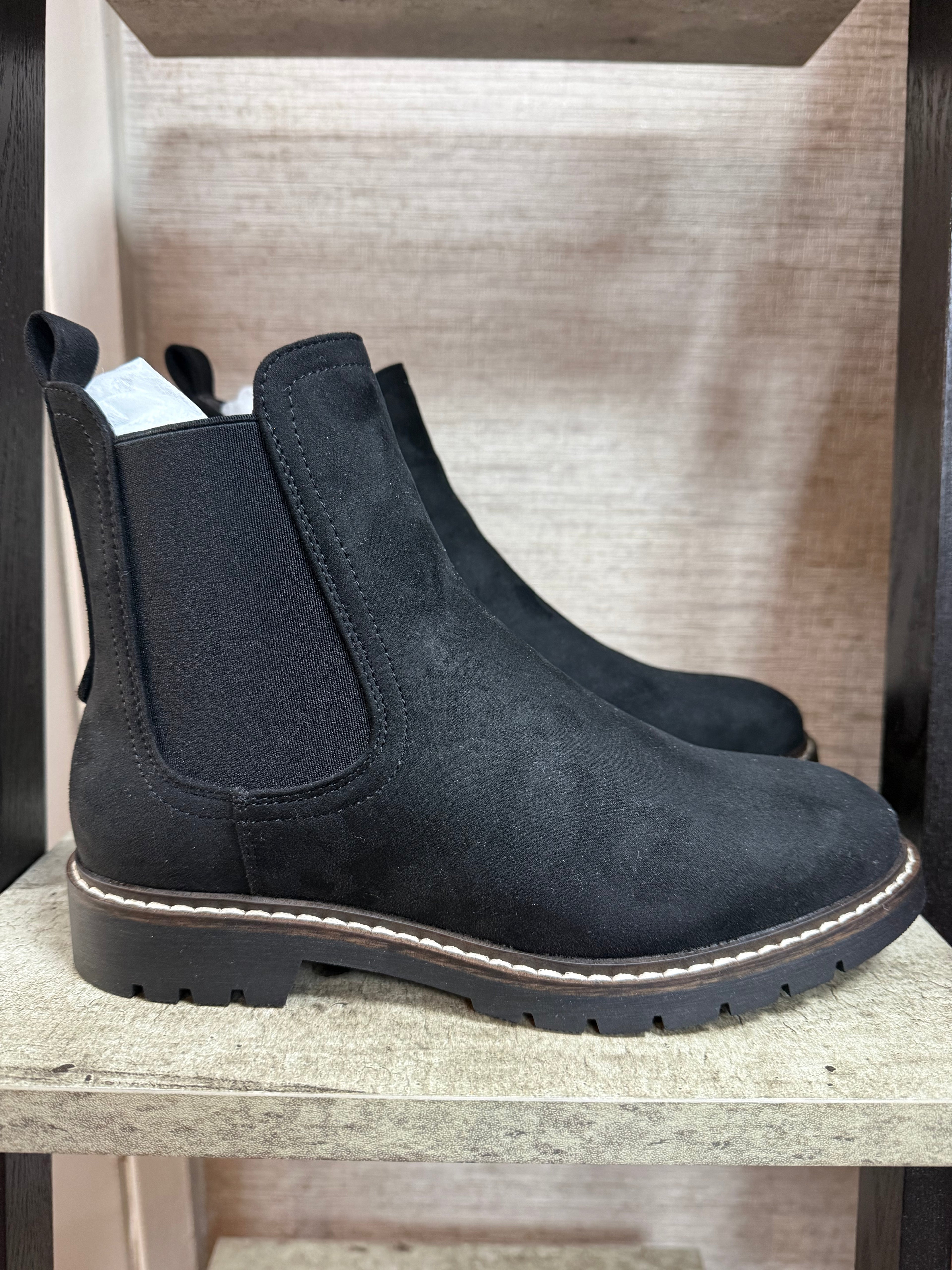 Cheska boots in black