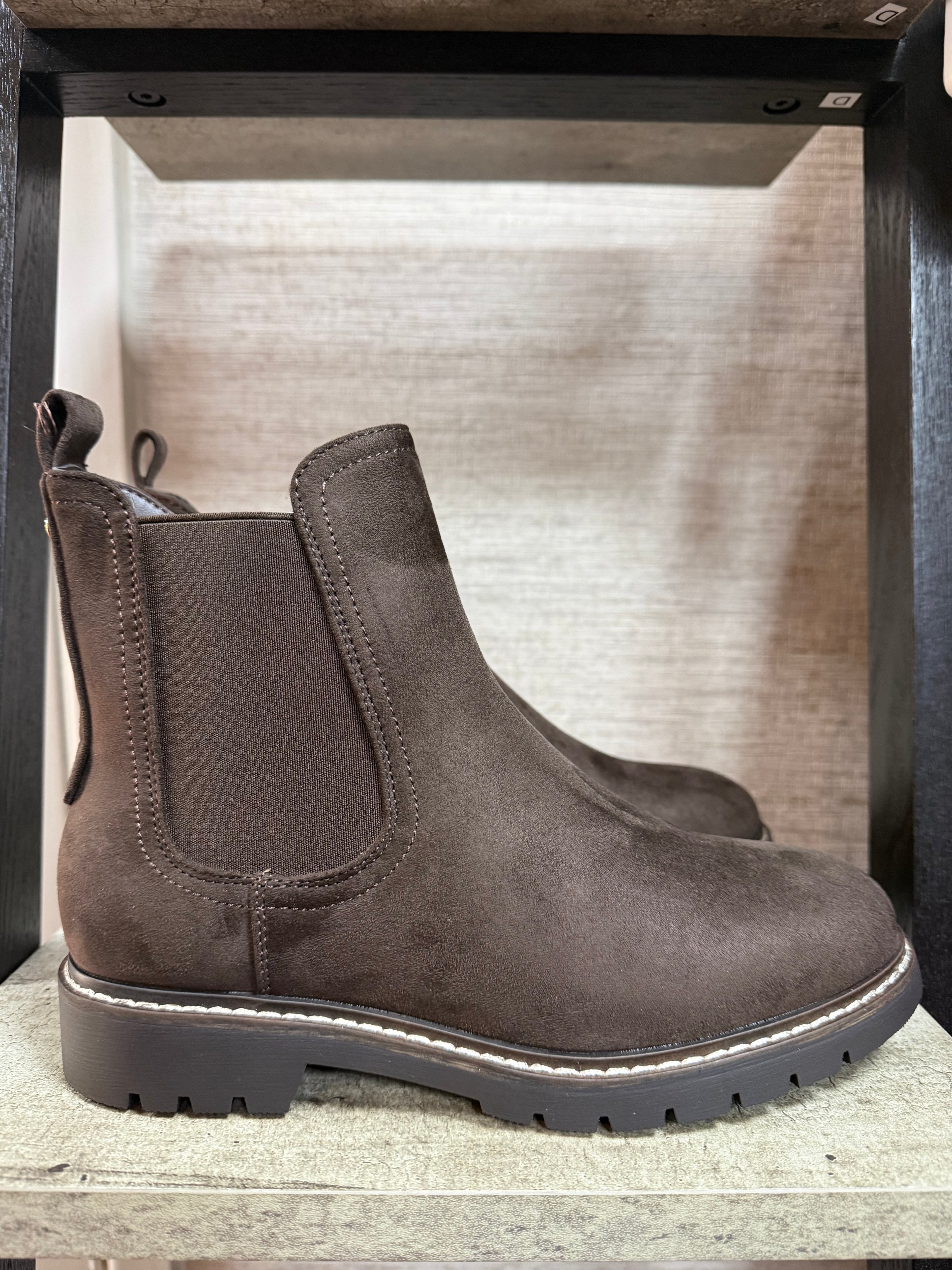Cheska boots in chocolate