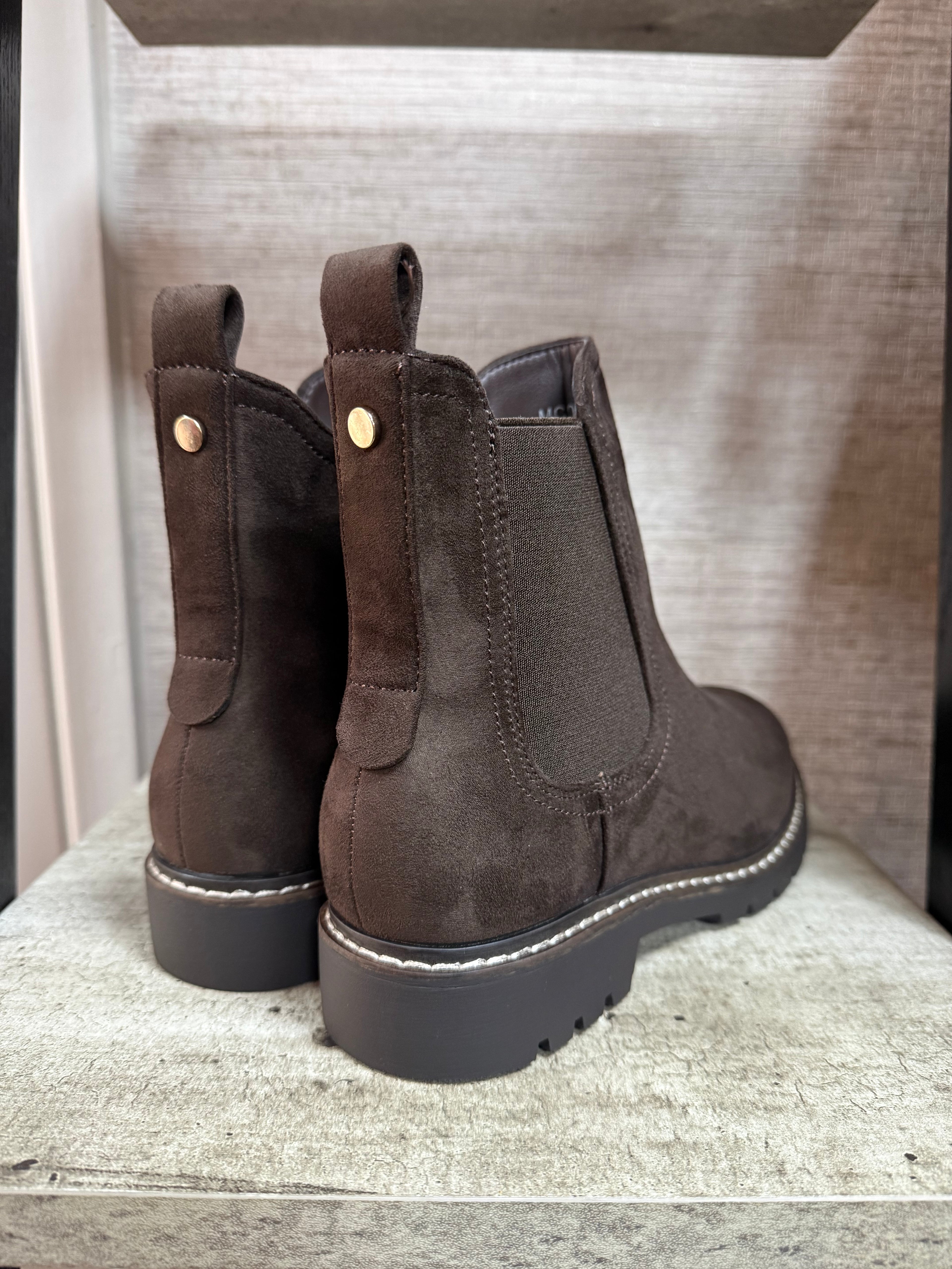 Cheska boots in chocolate